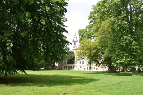 Parco e campanile.